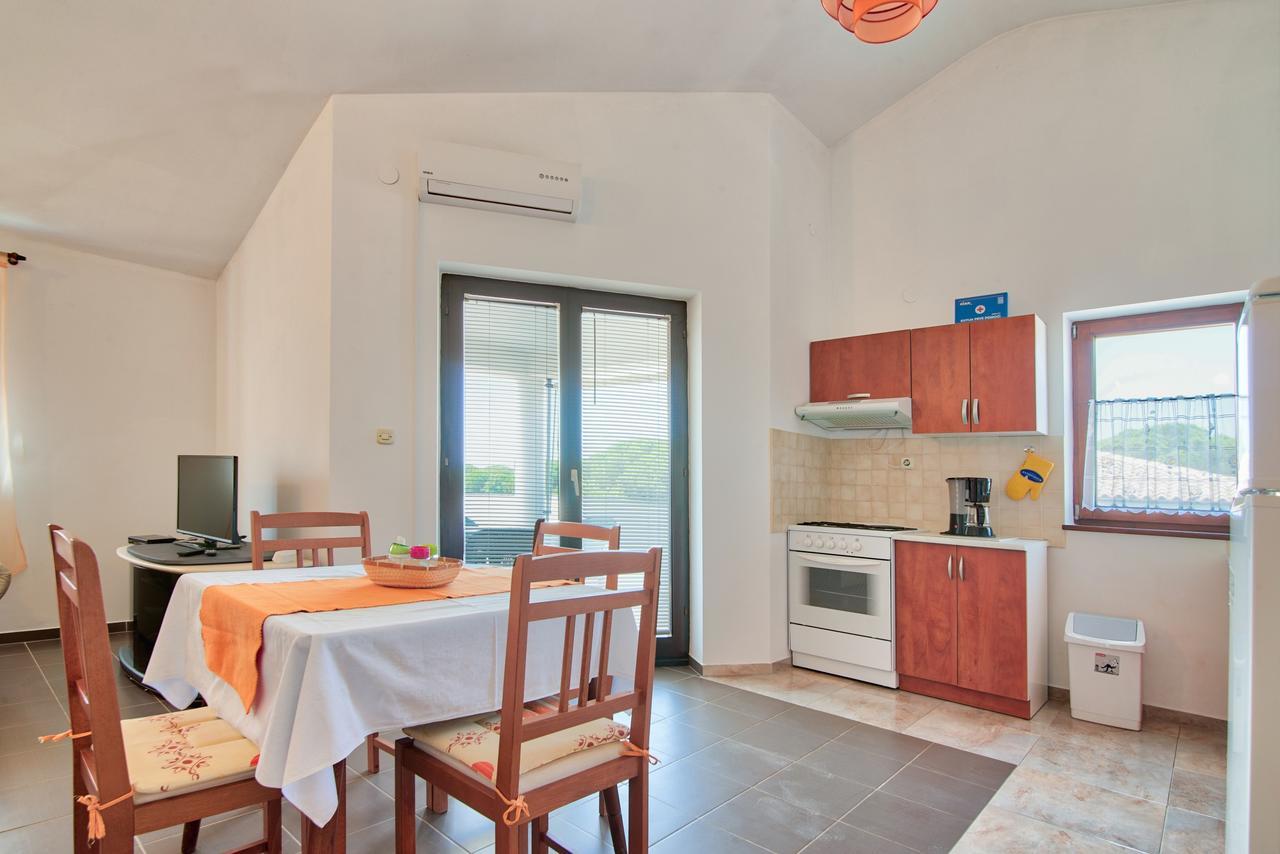 Apartment Maja Штиньян Экстерьер фото